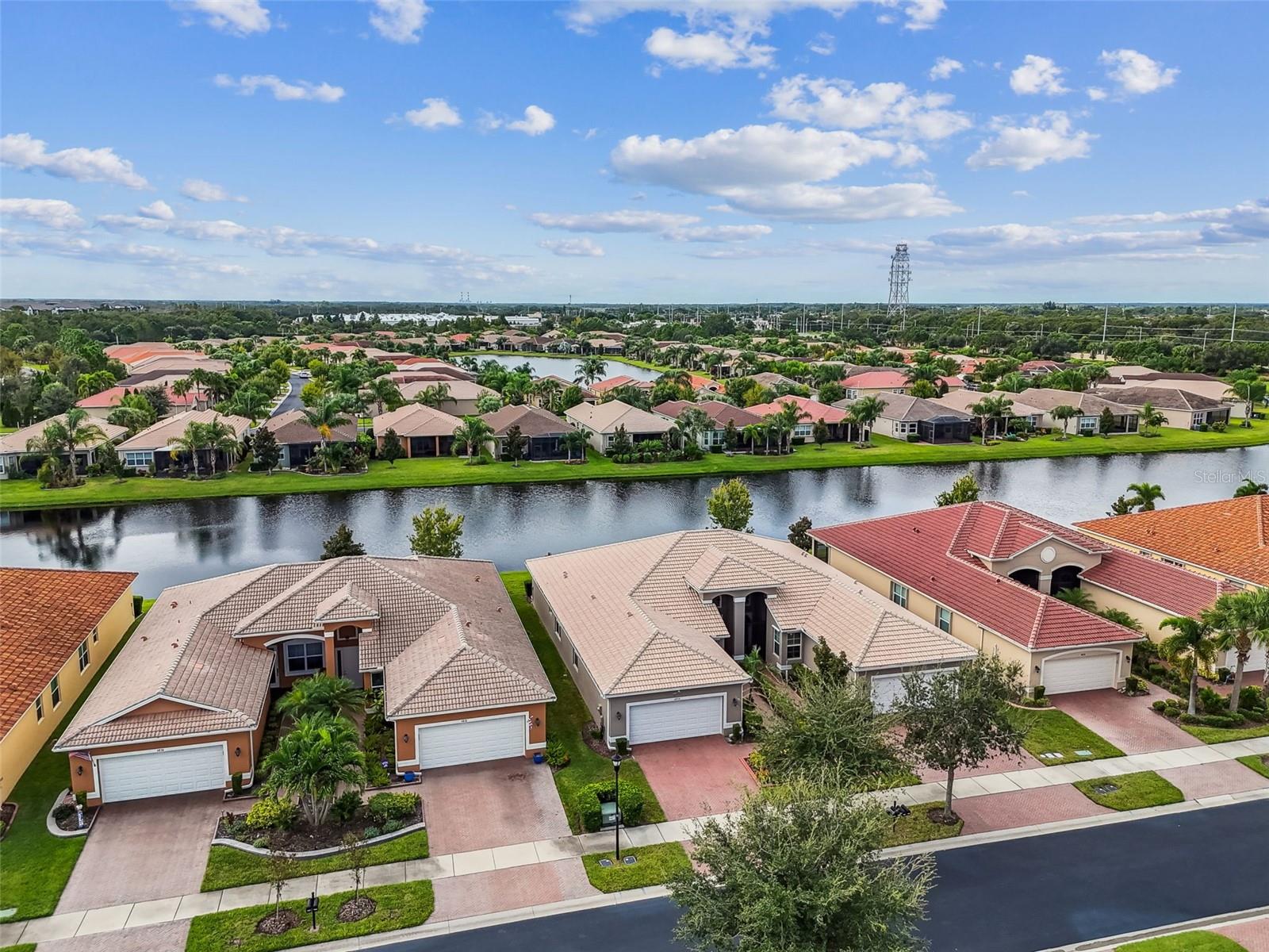 VALENCIA LAKES - Residential