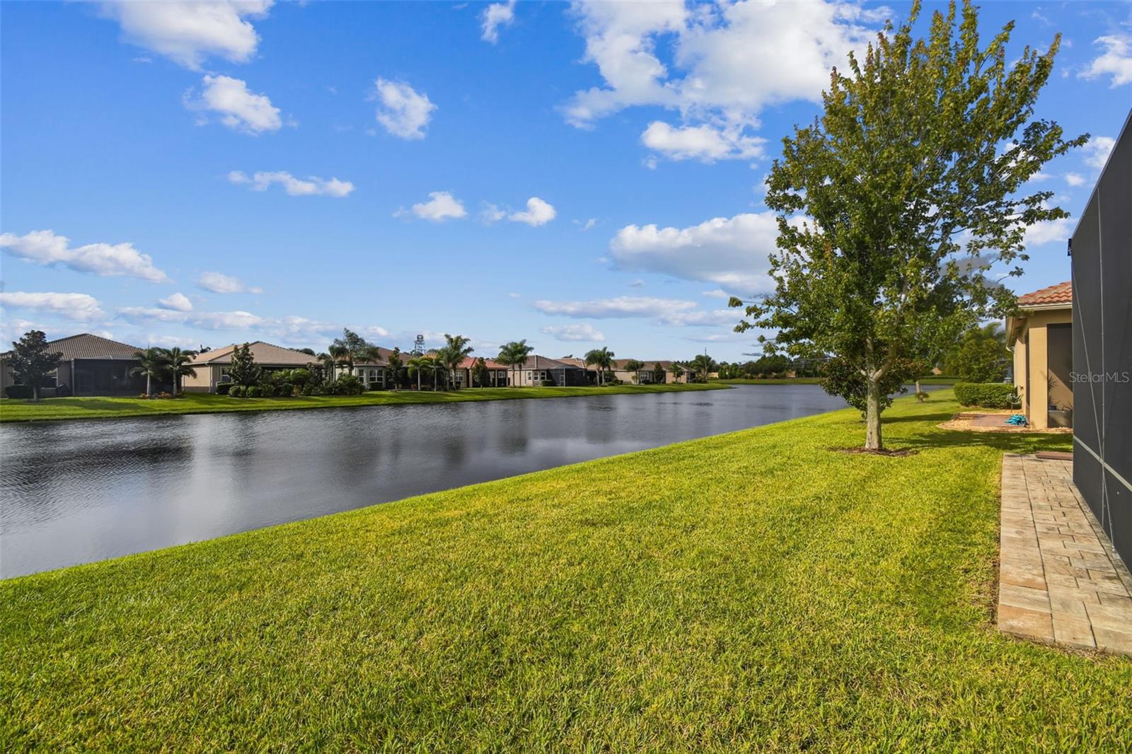 VALENCIA LAKES - Residential
