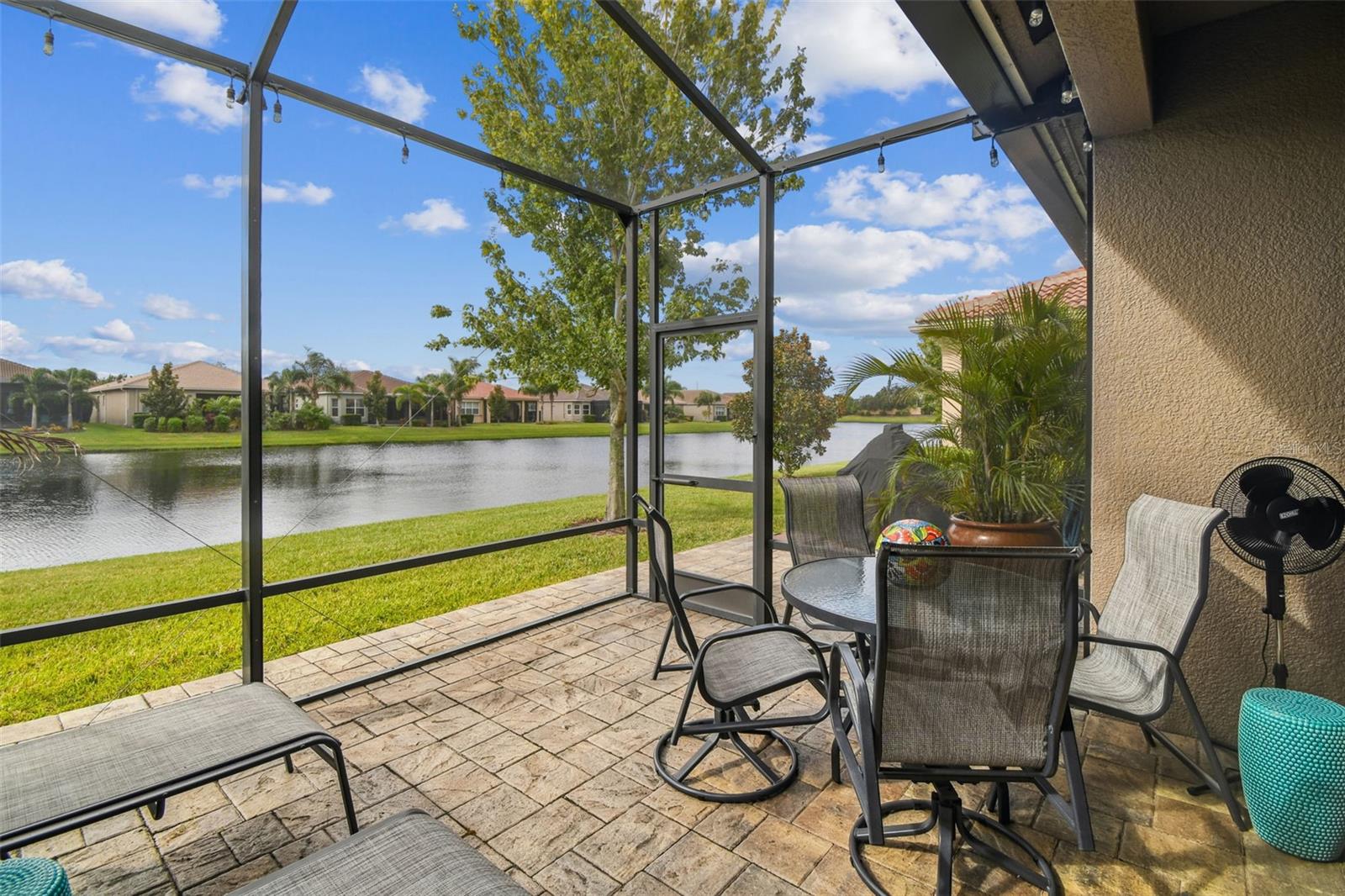 VALENCIA LAKES - Residential