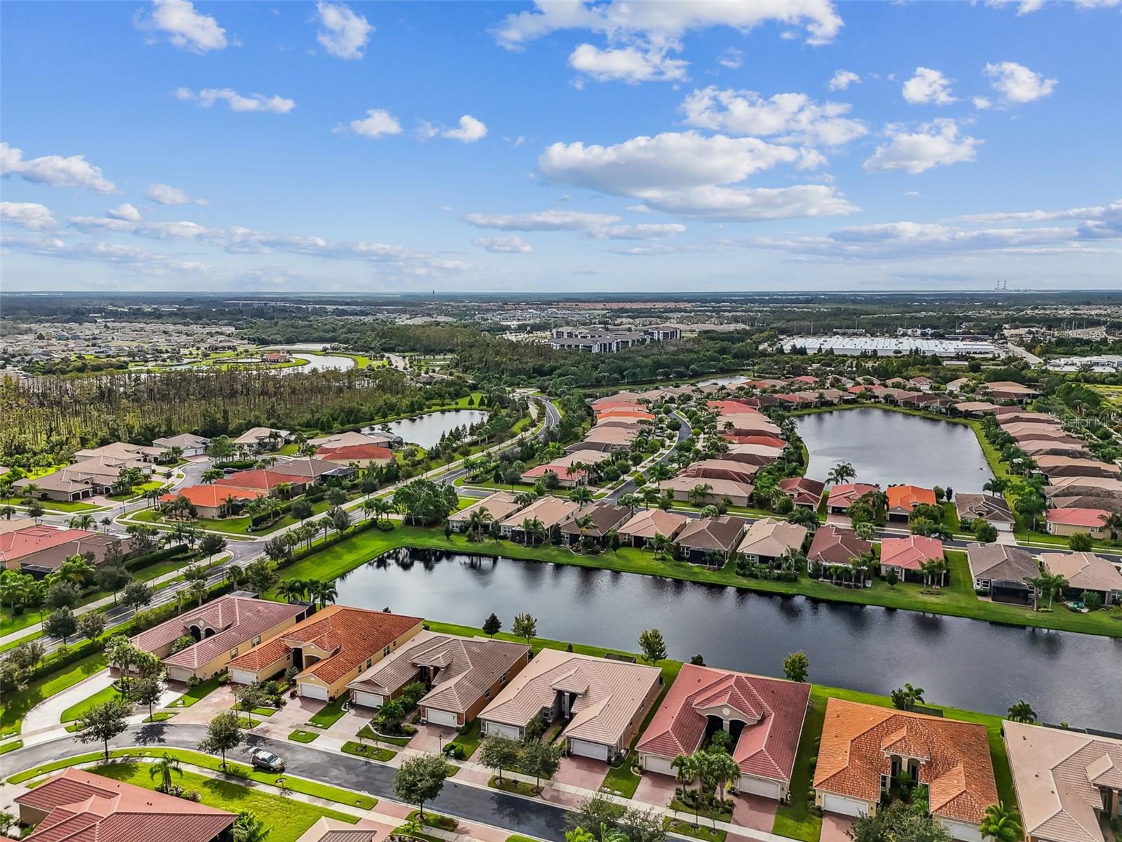 VALENCIA LAKES - Residential