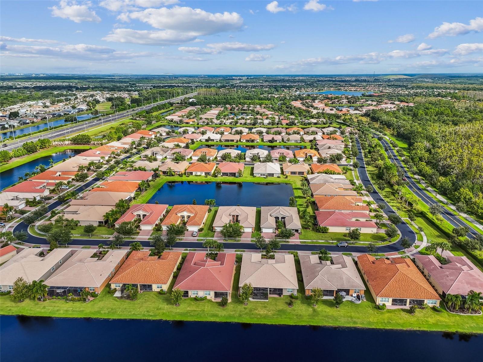 VALENCIA LAKES - Residential