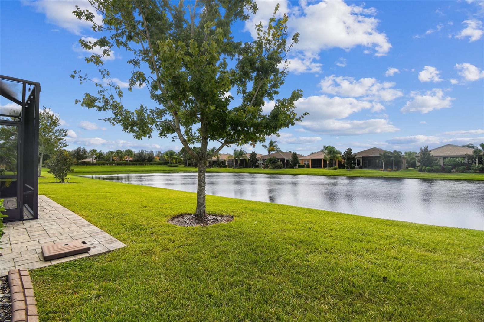 VALENCIA LAKES - Residential