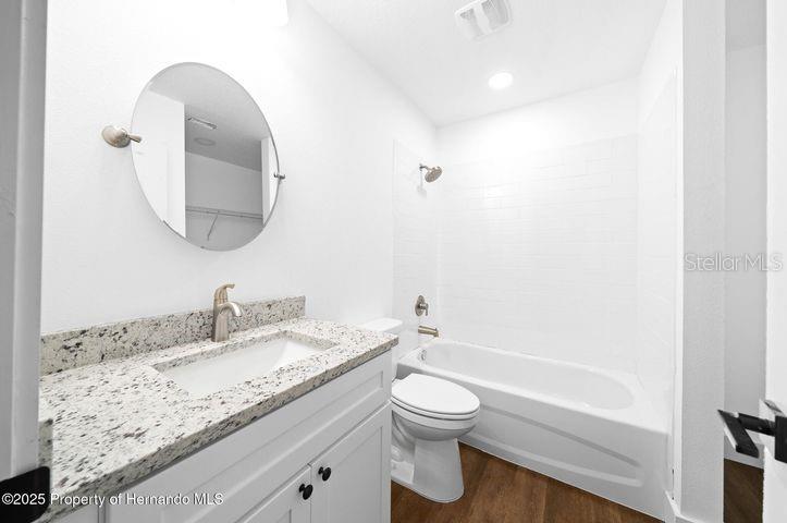 VOSS OAK LAKE ESTATE - Residential