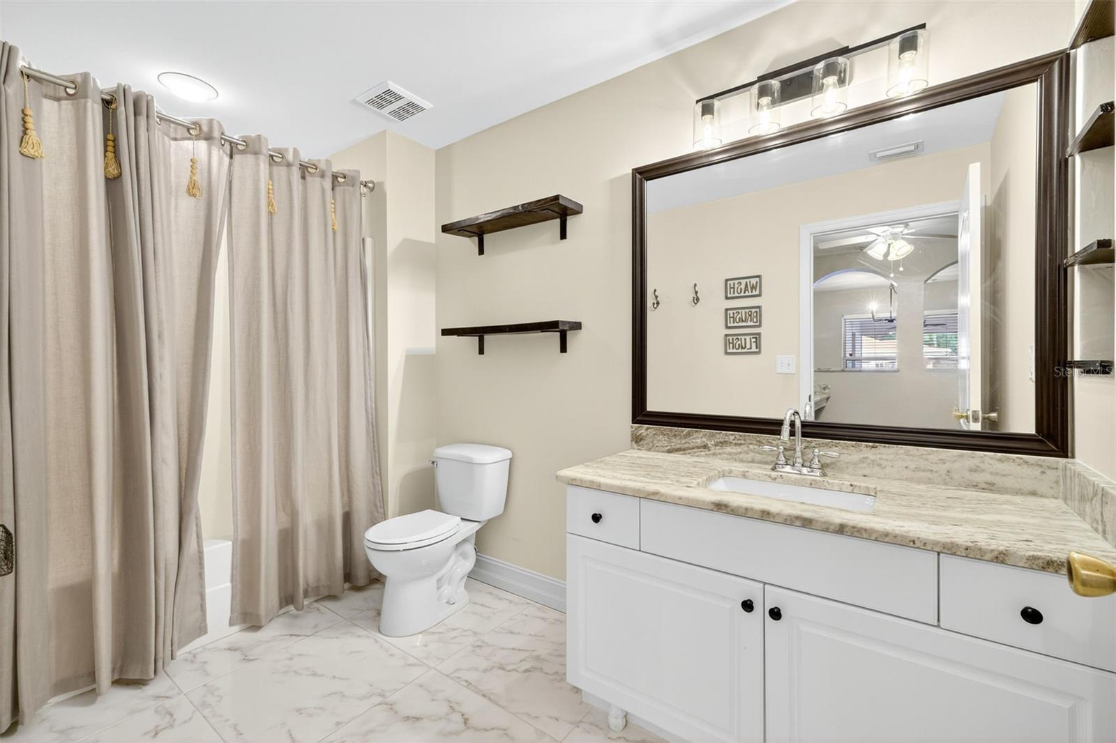 MIRROR LAKES - Residential