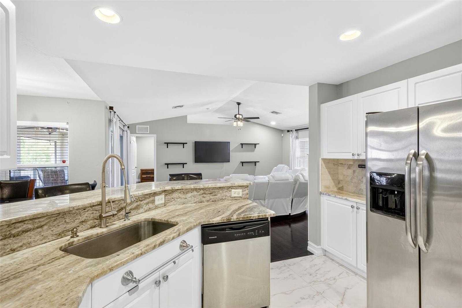 MIRROR LAKES - Residential