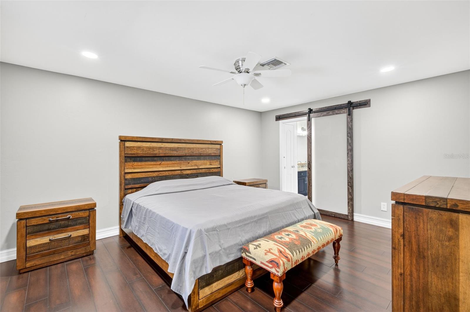 MIRROR LAKES - Residential