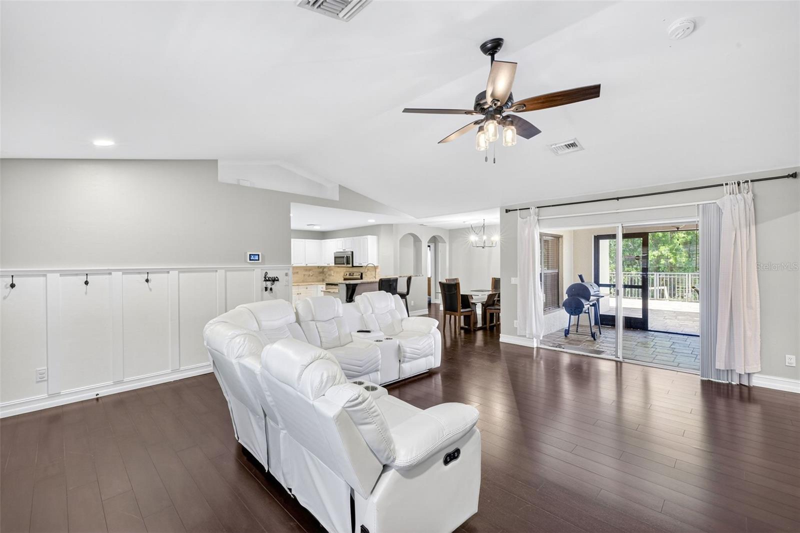 MIRROR LAKES - Residential