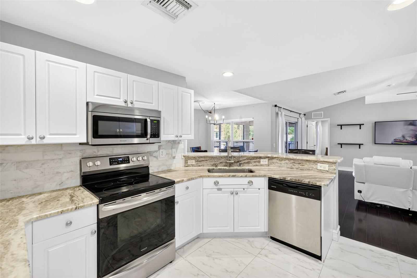 MIRROR LAKES - Residential