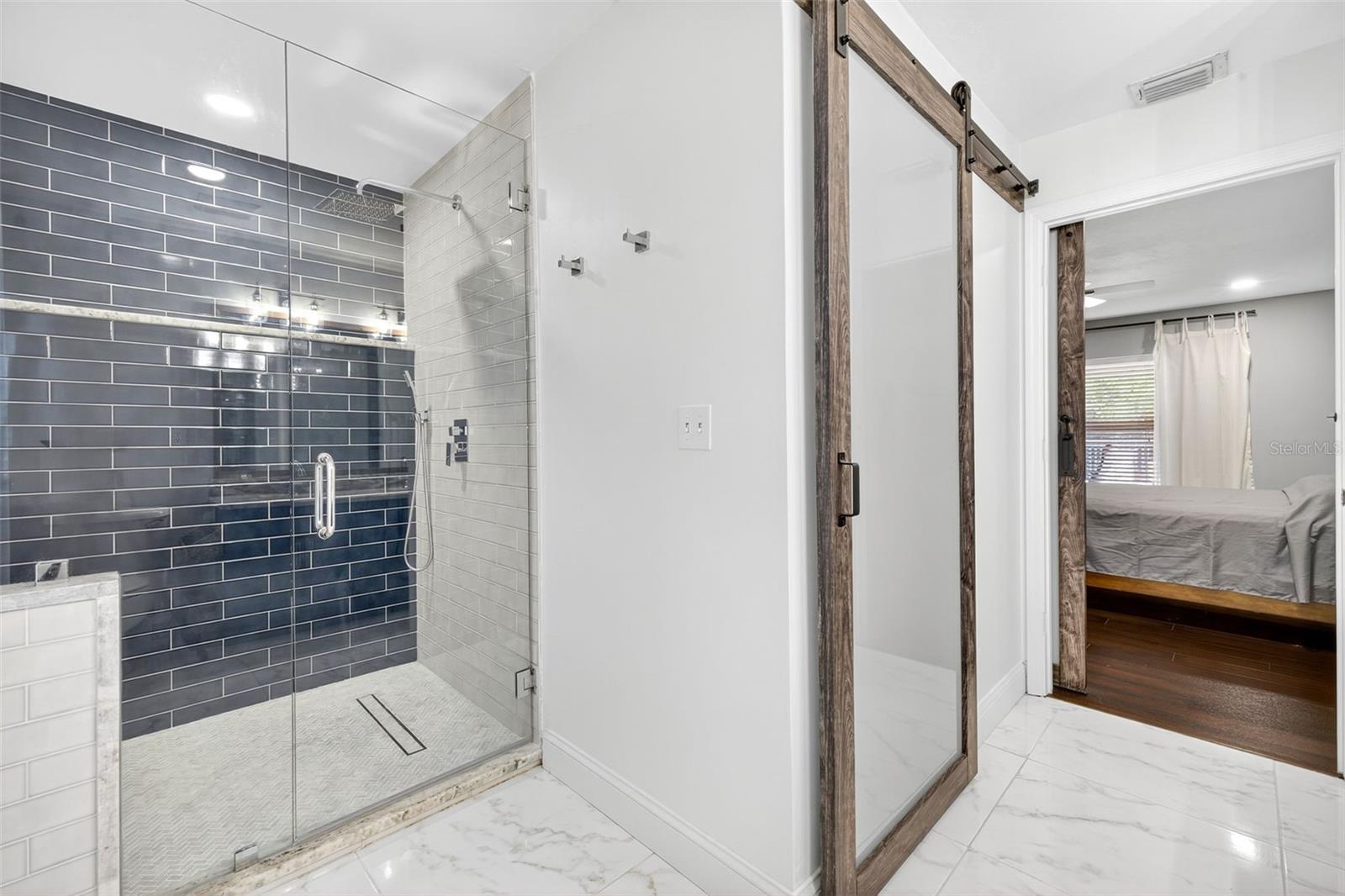 MIRROR LAKES - Residential