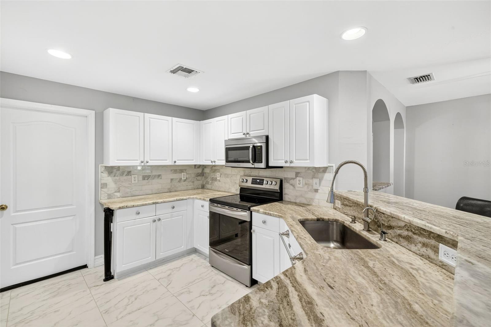 MIRROR LAKES - Residential