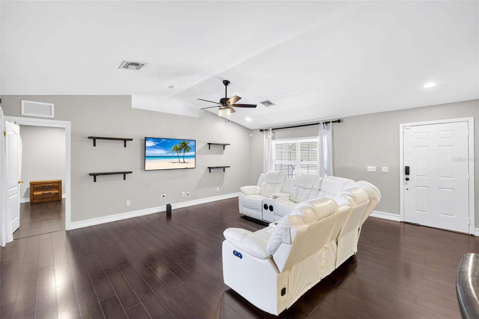 MIRROR LAKES - Residential