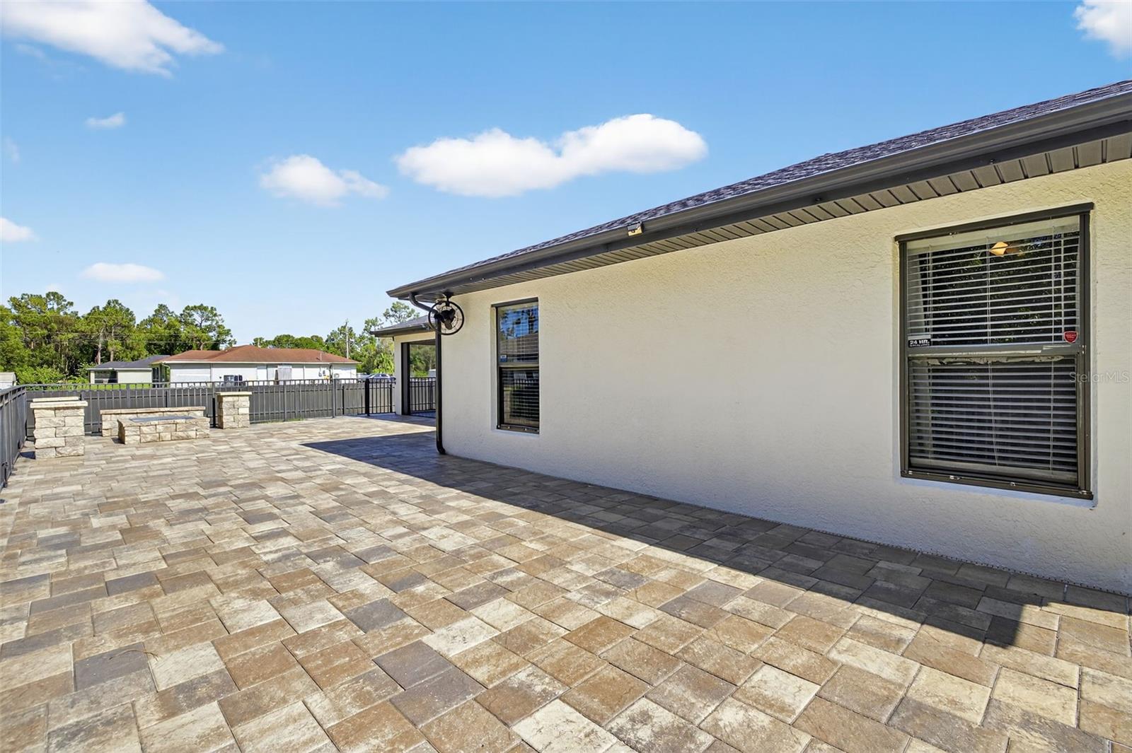 MIRROR LAKES - Residential