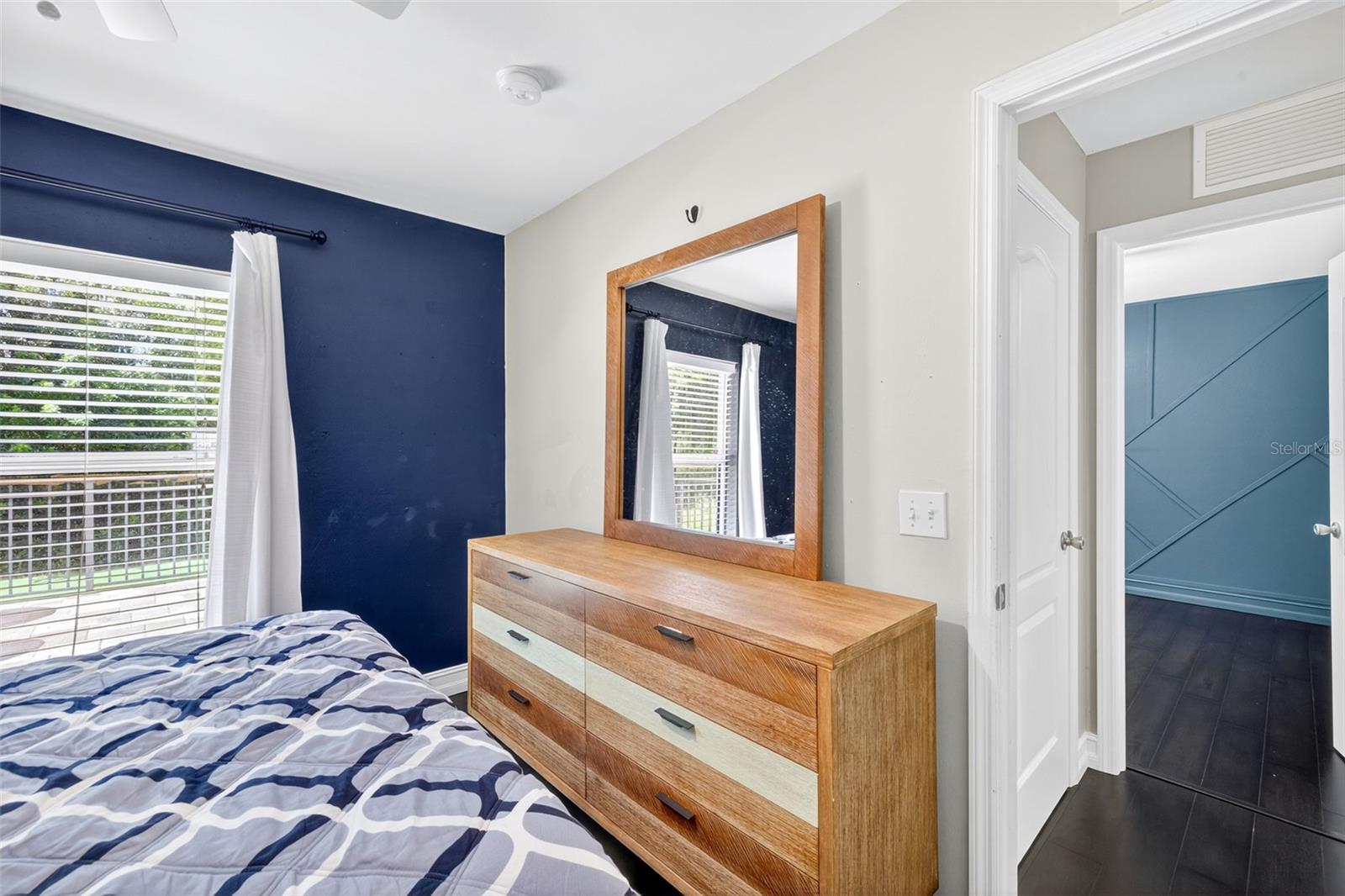 MIRROR LAKES - Residential