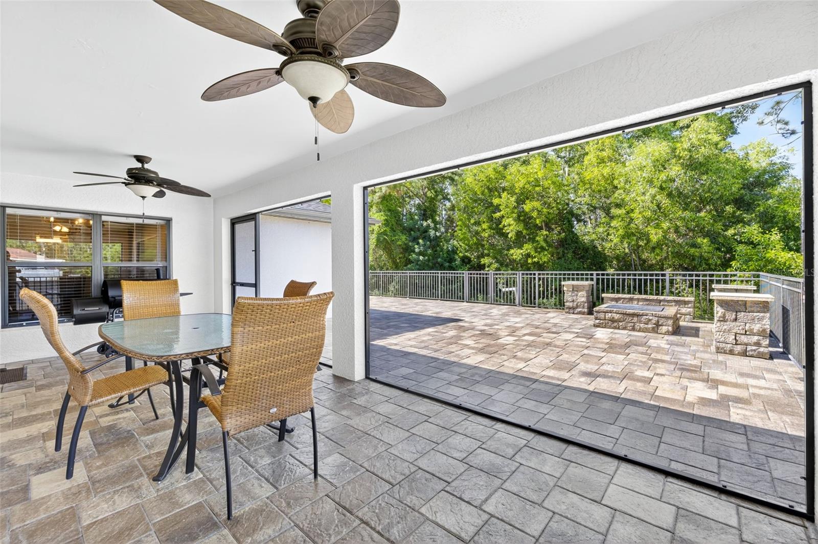 MIRROR LAKES - Residential