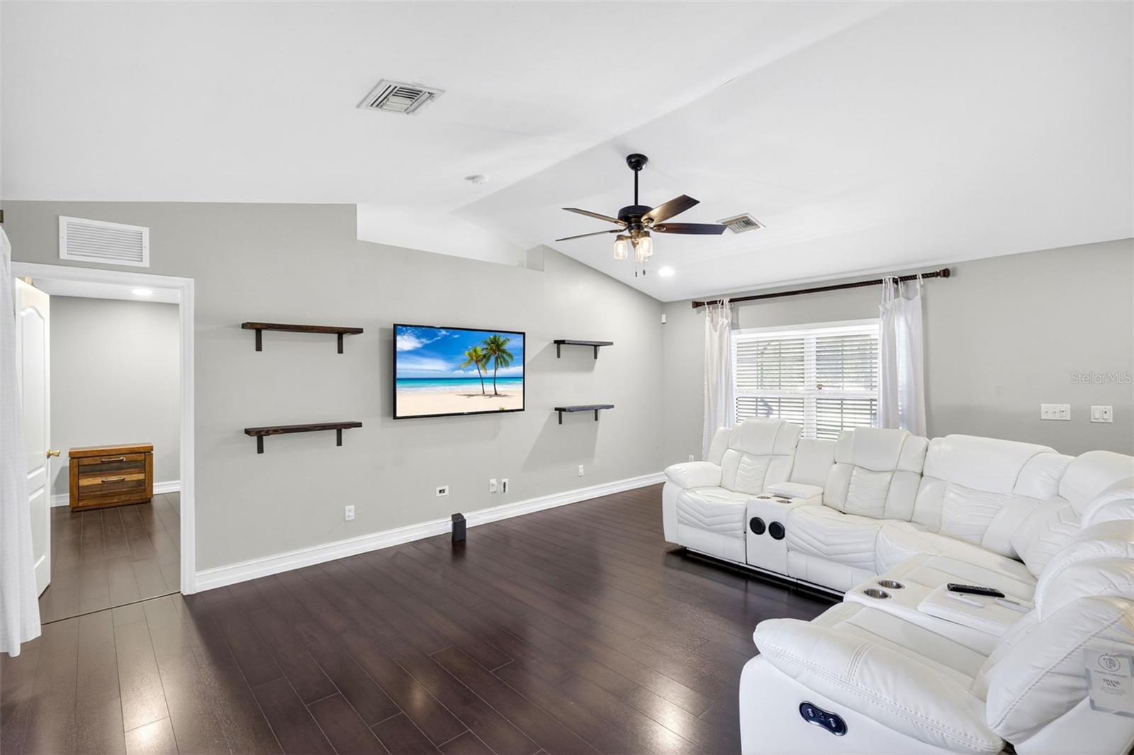 MIRROR LAKES - Residential