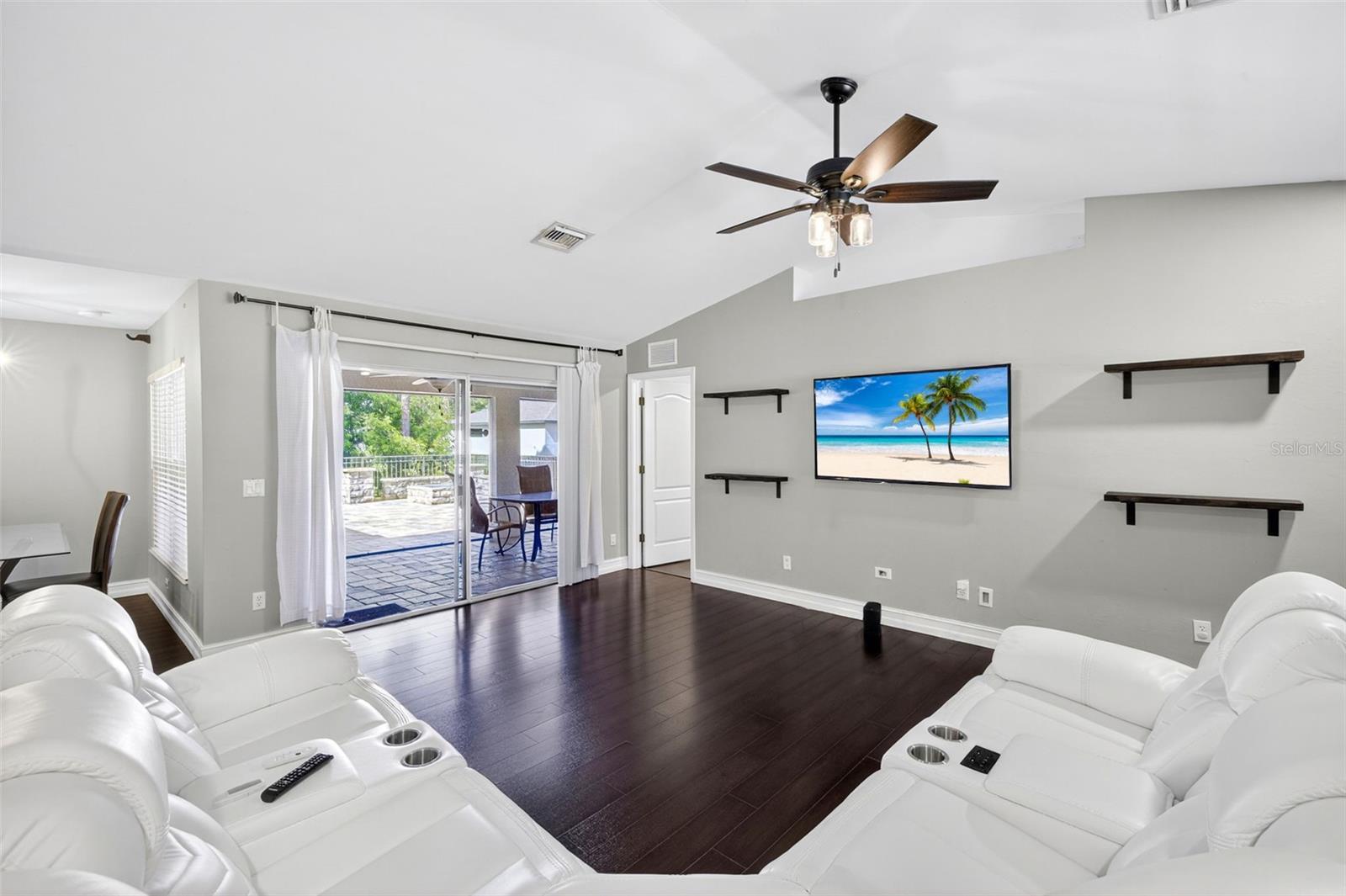 MIRROR LAKES - Residential