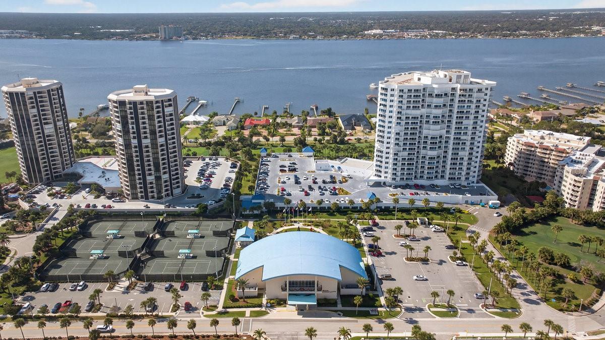 OCEANS CLOVERLEAF CONDO - Residential