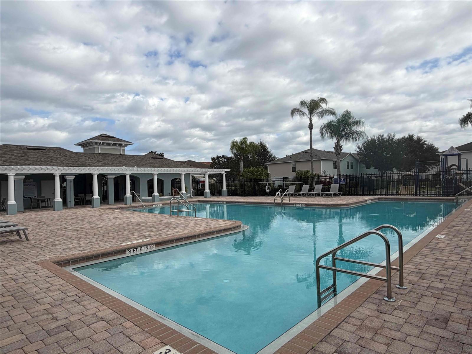 WINDSOR LAKE TWNHMS EAST - Residential Lease