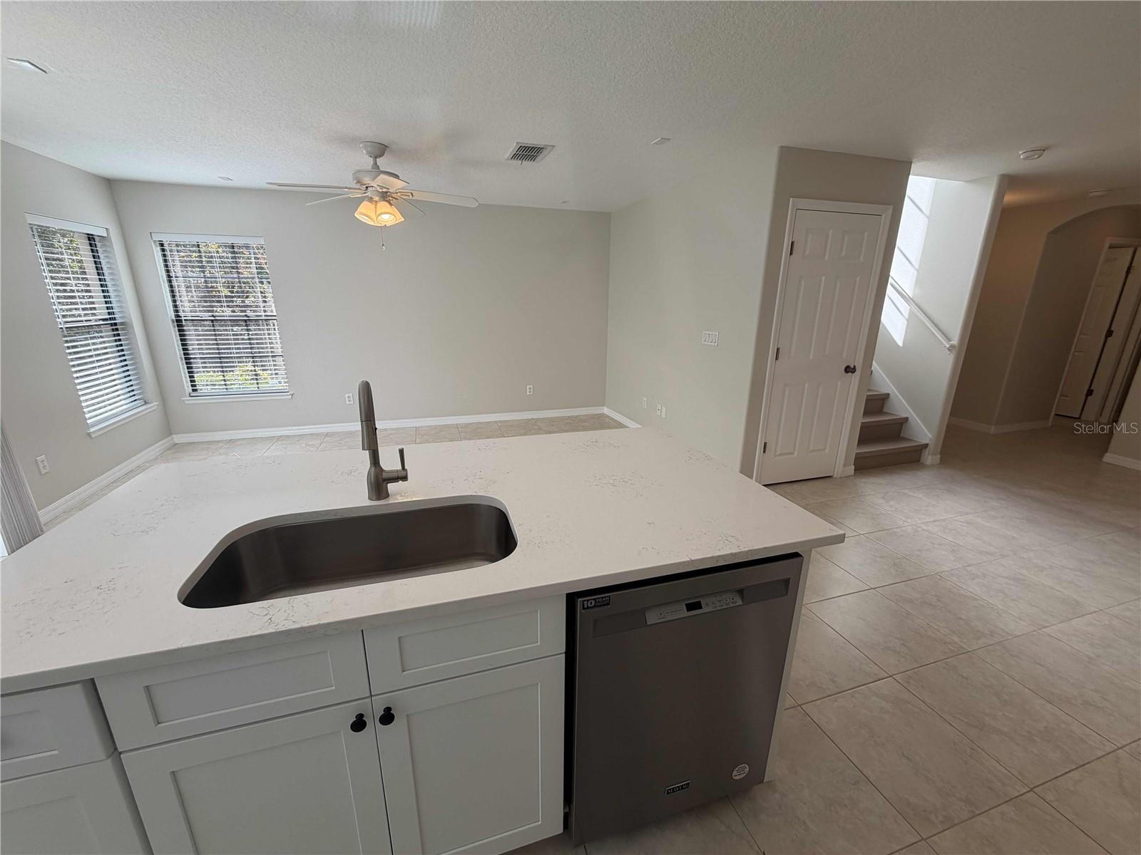 WINDSOR LAKE TWNHMS EAST - Residential Lease