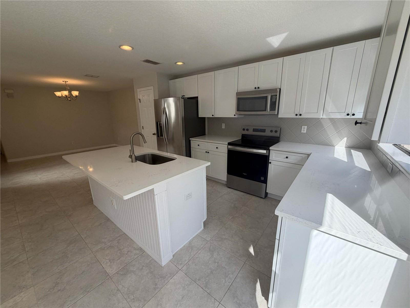 WINDSOR LAKE TWNHMS EAST - Residential Lease