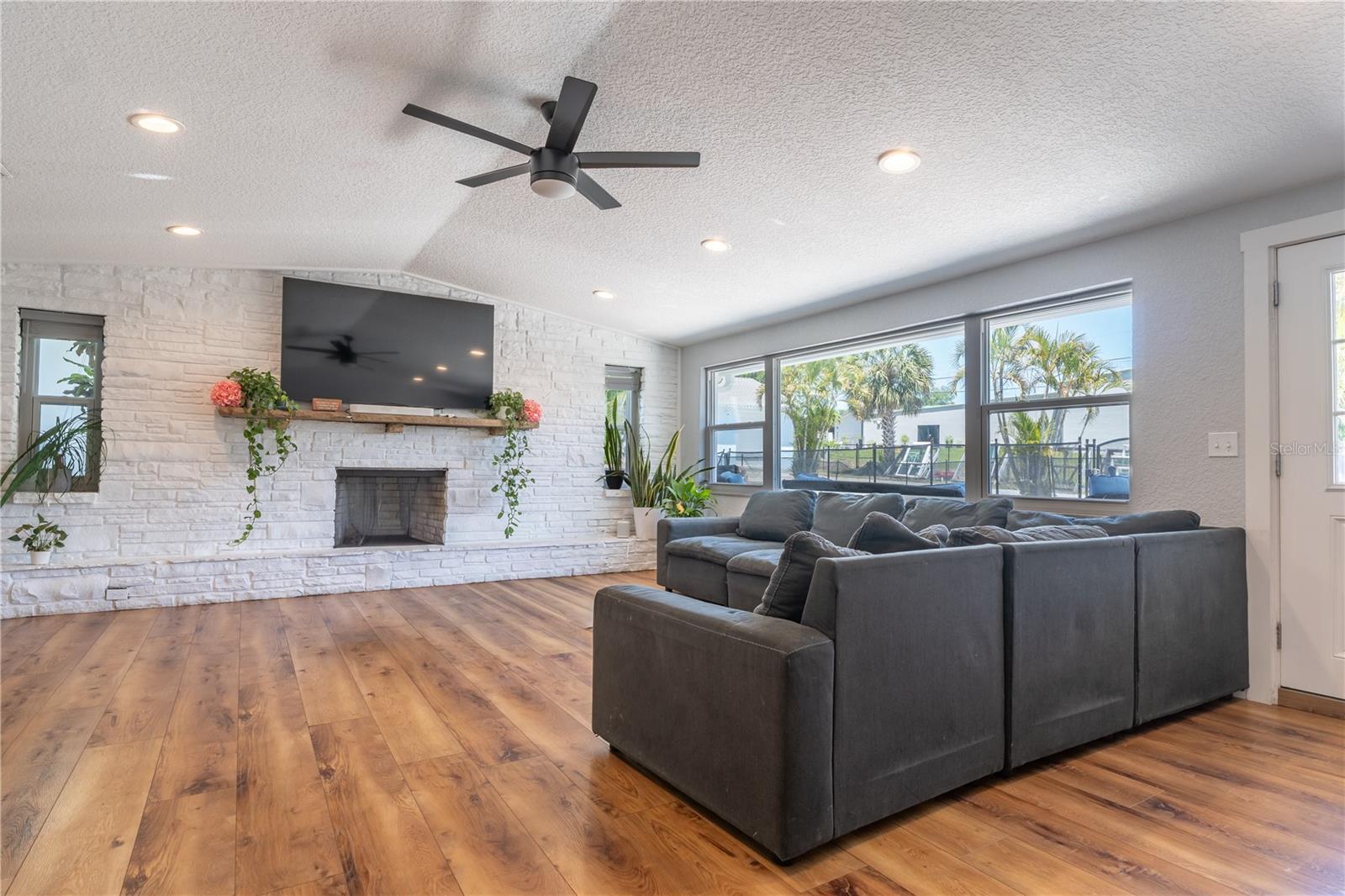 PINELLAS GROVES - Residential