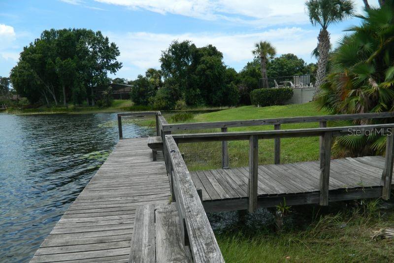 Great Investment Opportunity !!! – 2-Bedroom Condo in Altamonte Springs, Orlando
Beautifully located condo in a prime residential area just minutes from Altamonte Mall, Maitland Center, I-4, SR 436, and Downtown Orlando. Currently leased at $1,350/month until May 31, 2026, to a reliable tenant who pays on time—ideal for investors seeking stable income.
The community offers direct access to Lake Destiny with a private dock and boat access, 2 navigable lakes, 3 swimming pools, tennis courts, a renovated clubhouse, and lush landscaped gardens. Common areas were upgraded in 2013.