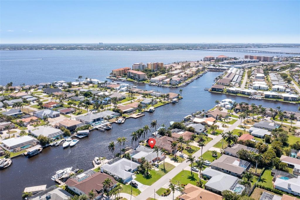 Photo of 3913 SE 19th Avenue, Cape Coral, FL 33904 (MLS # C7507326)