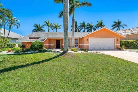 Photo of 3913 SE 19th Avenue, Cape Coral, FL 33904 (MLS # C7507326)