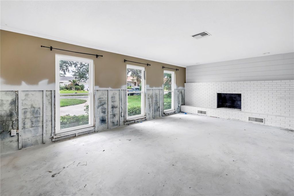 Photo of 5215 Denver Street NE, St Petersburg, FL 33703 (MLS # TB8387107)