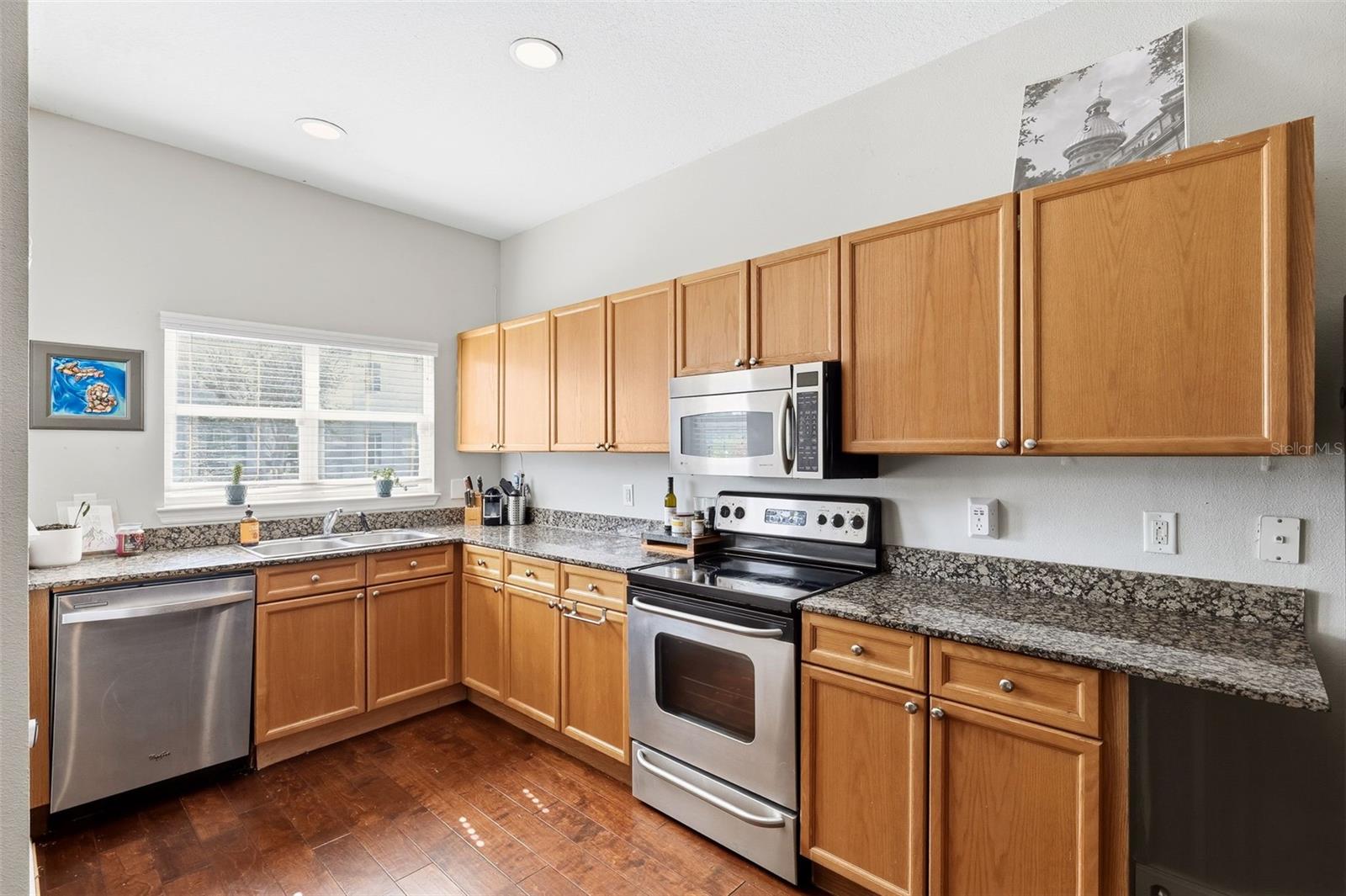 WESTSHORE TWNHMS - Residential