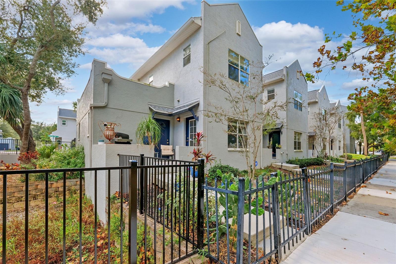 WESTSHORE TWNHMS - Residential