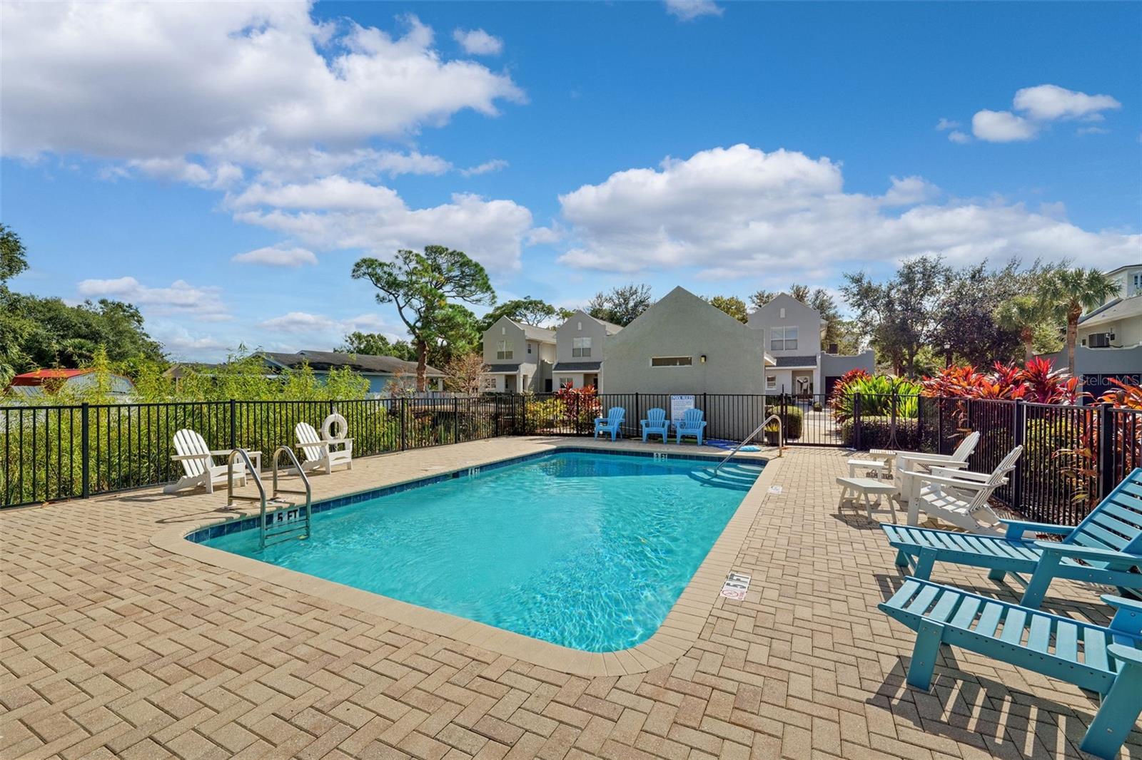 WESTSHORE TWNHMS - Residential