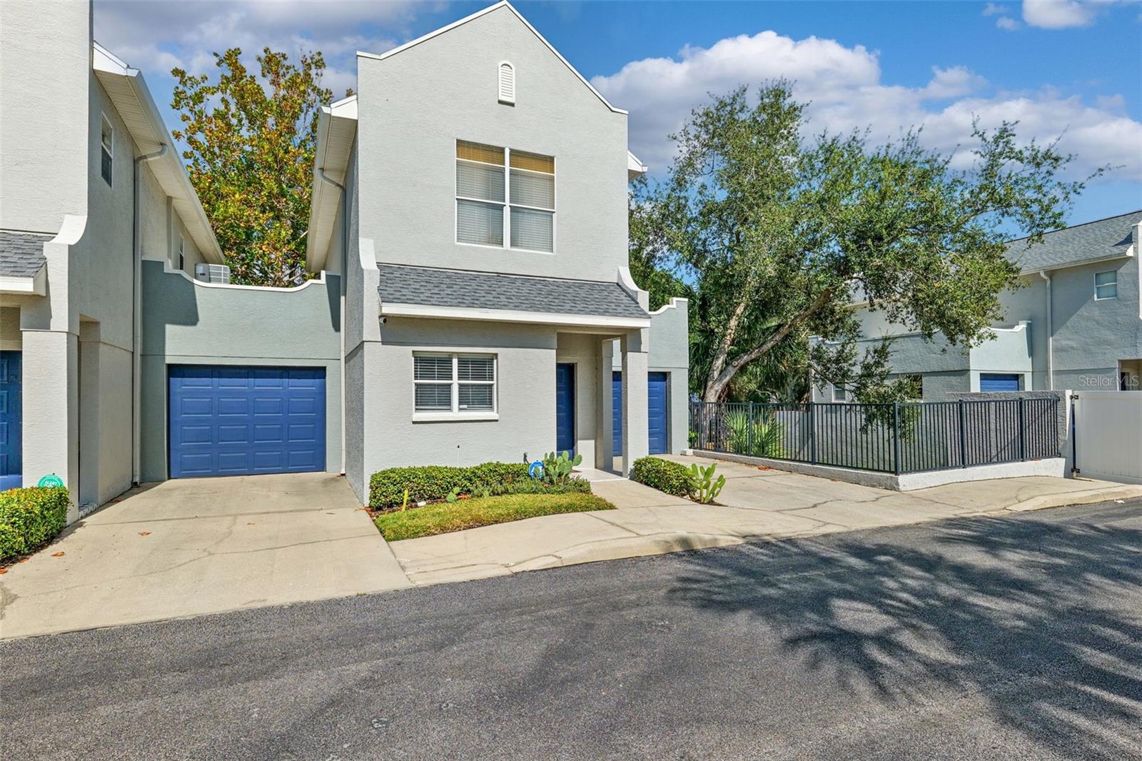 WESTSHORE TWNHMS - Residential