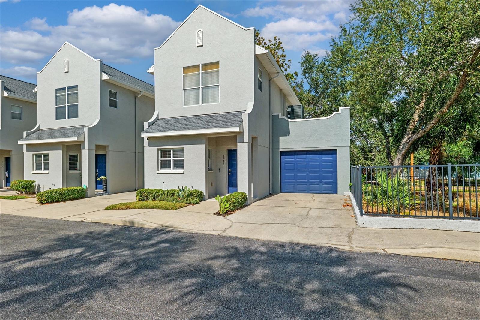 WESTSHORE TWNHMS - Residential