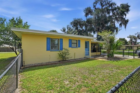 Photo of 951 Cr 453, Lake Panasoffkee, FL 33538 (MLS # W7886067)