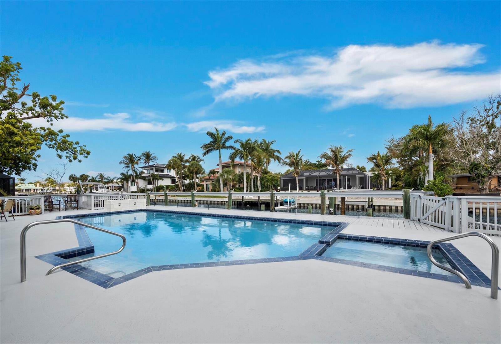 SIESTA ISLES - Residential