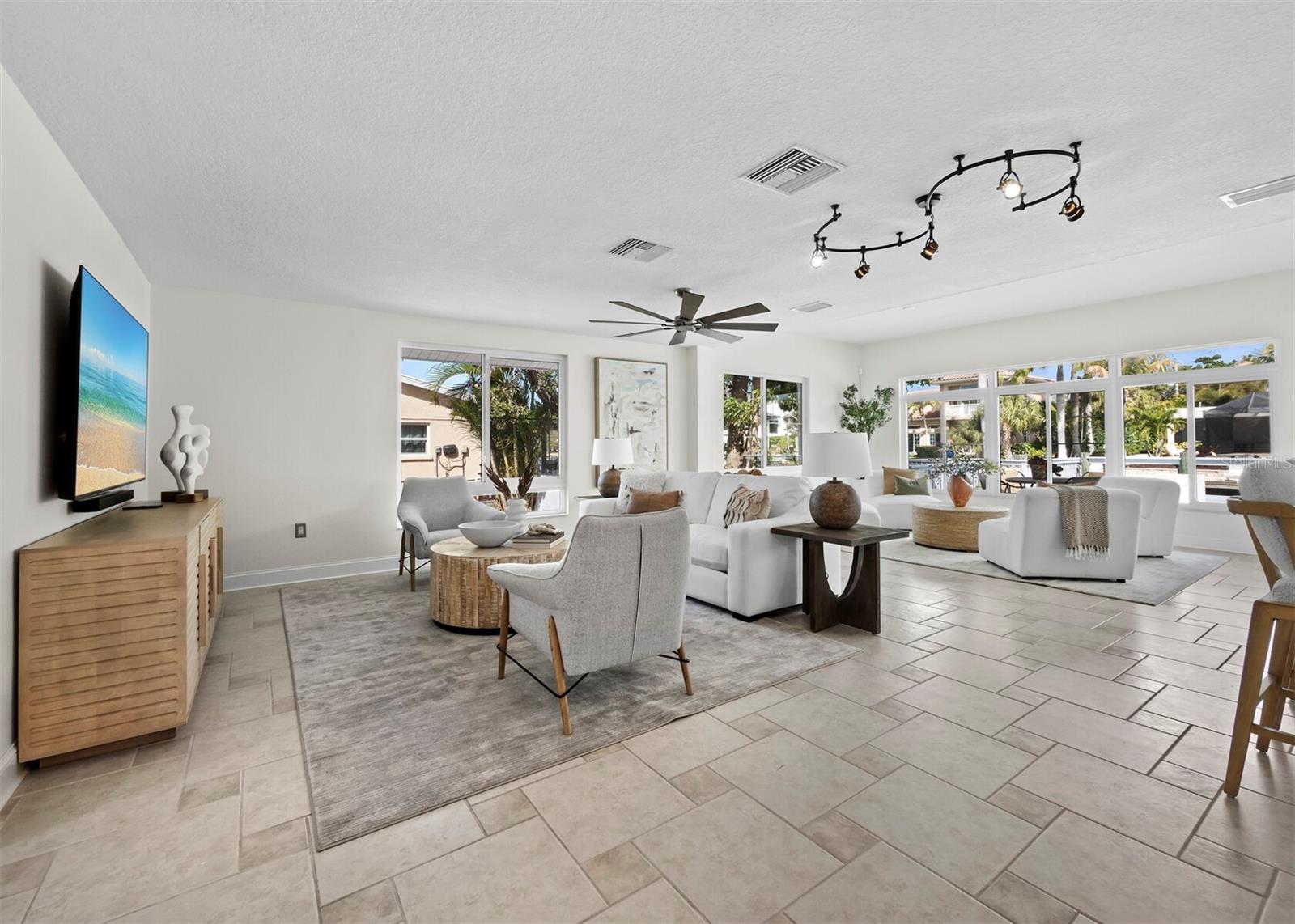 SIESTA ISLES - Residential