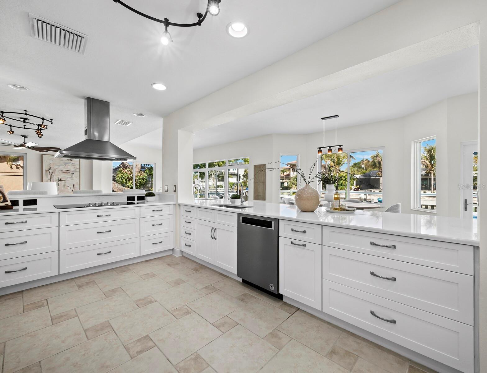 SIESTA ISLES - Residential