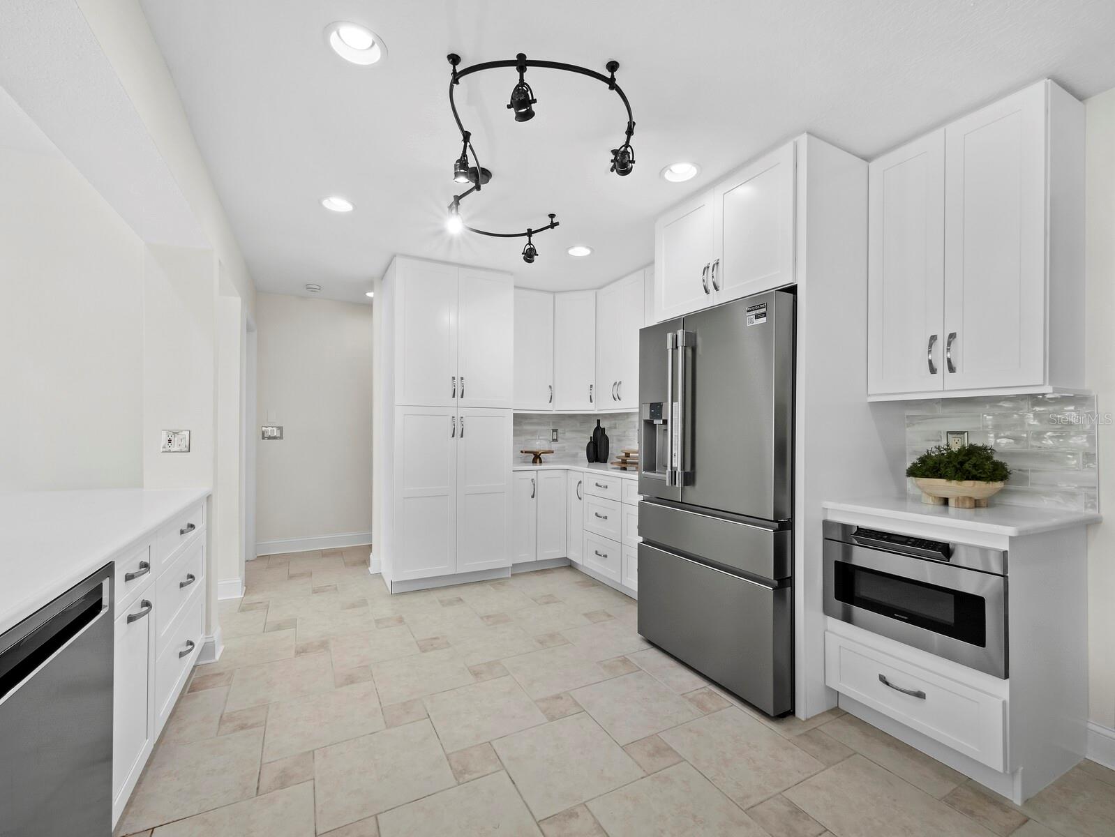 SIESTA ISLES - Residential