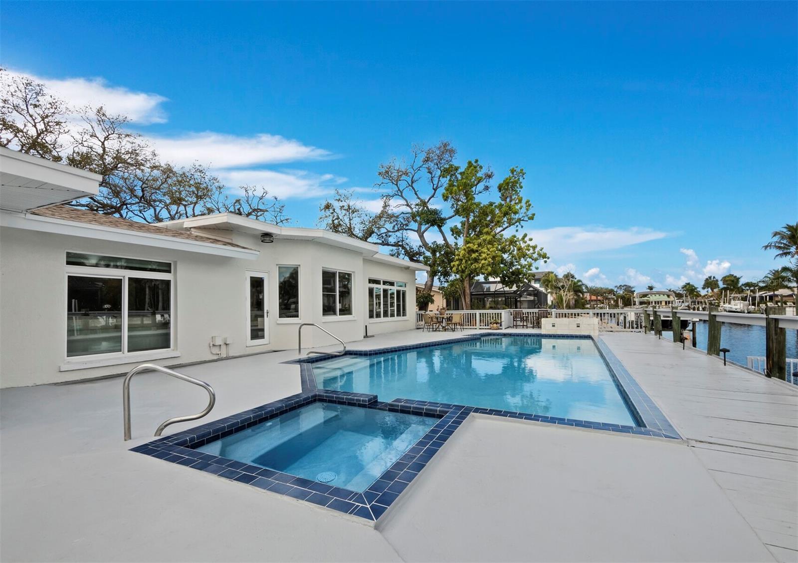 SIESTA ISLES - Residential