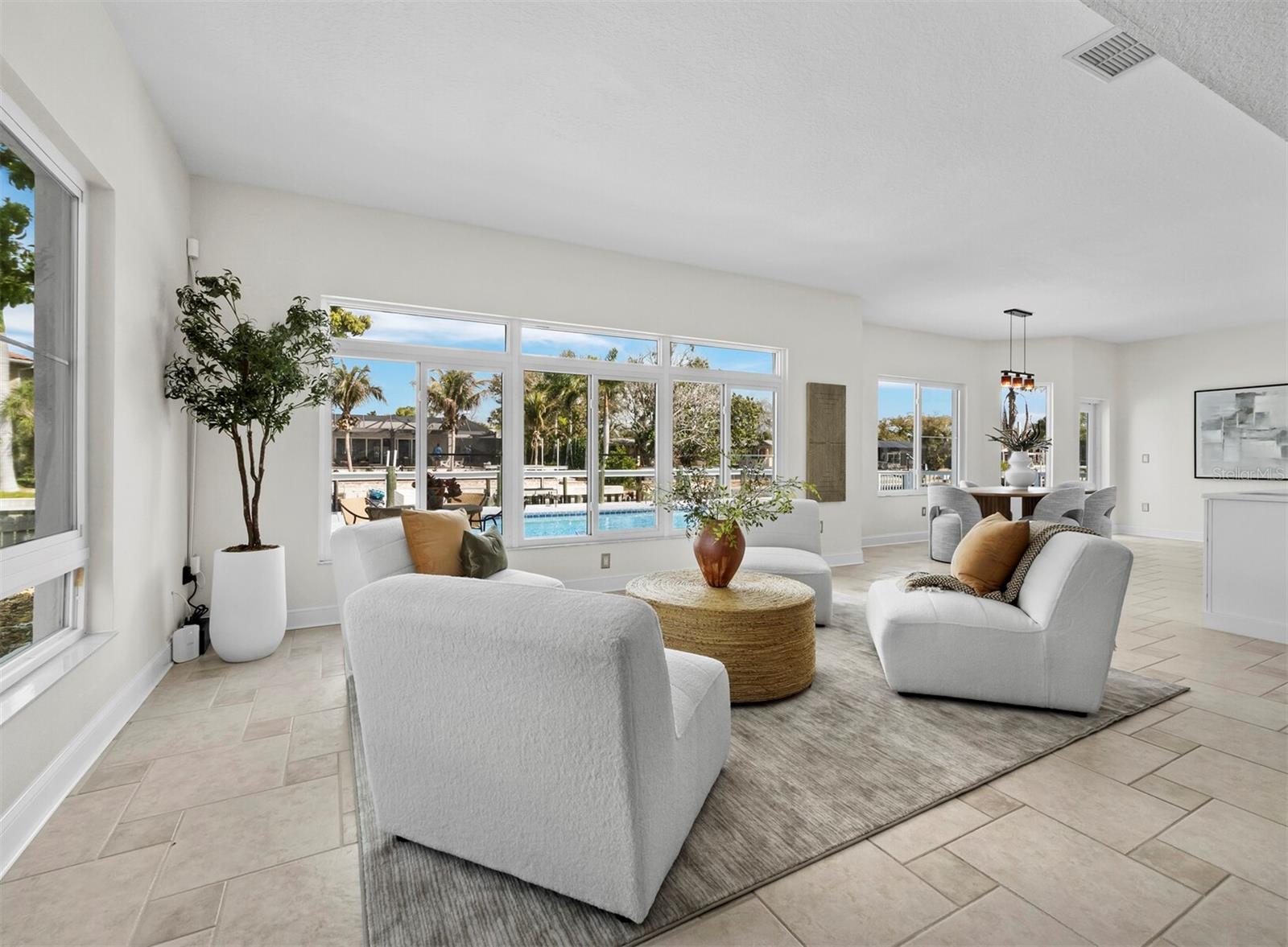 SIESTA ISLES - Residential