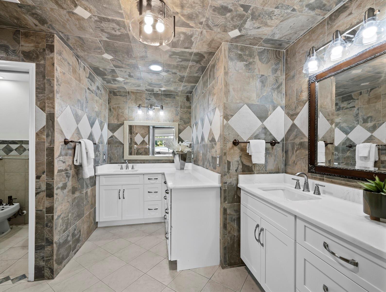 SIESTA ISLES - Residential