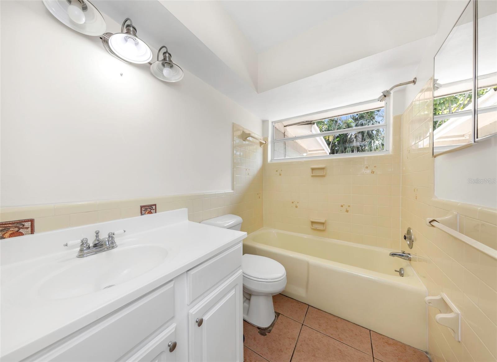 RIDGEWOOD LAKES UNIT - Residential
