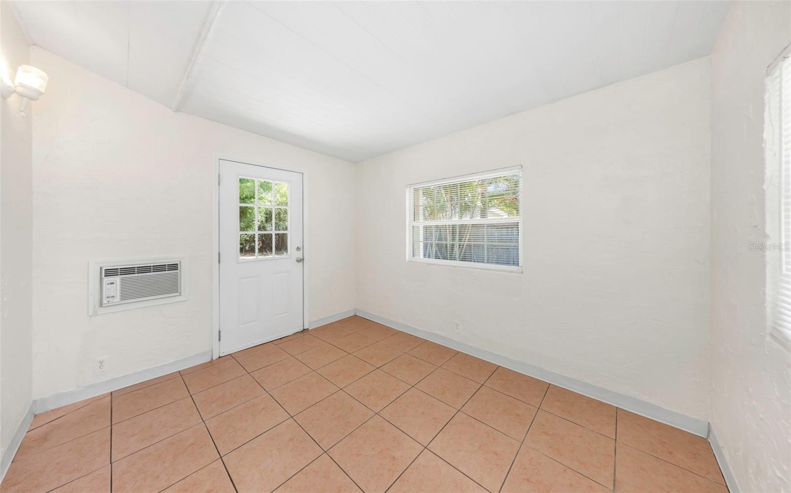 RIDGEWOOD LAKES UNIT - Residential