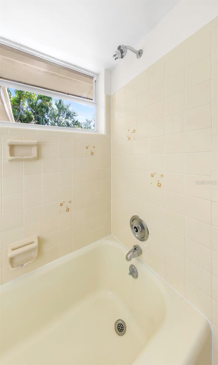 RIDGEWOOD LAKES UNIT - Residential