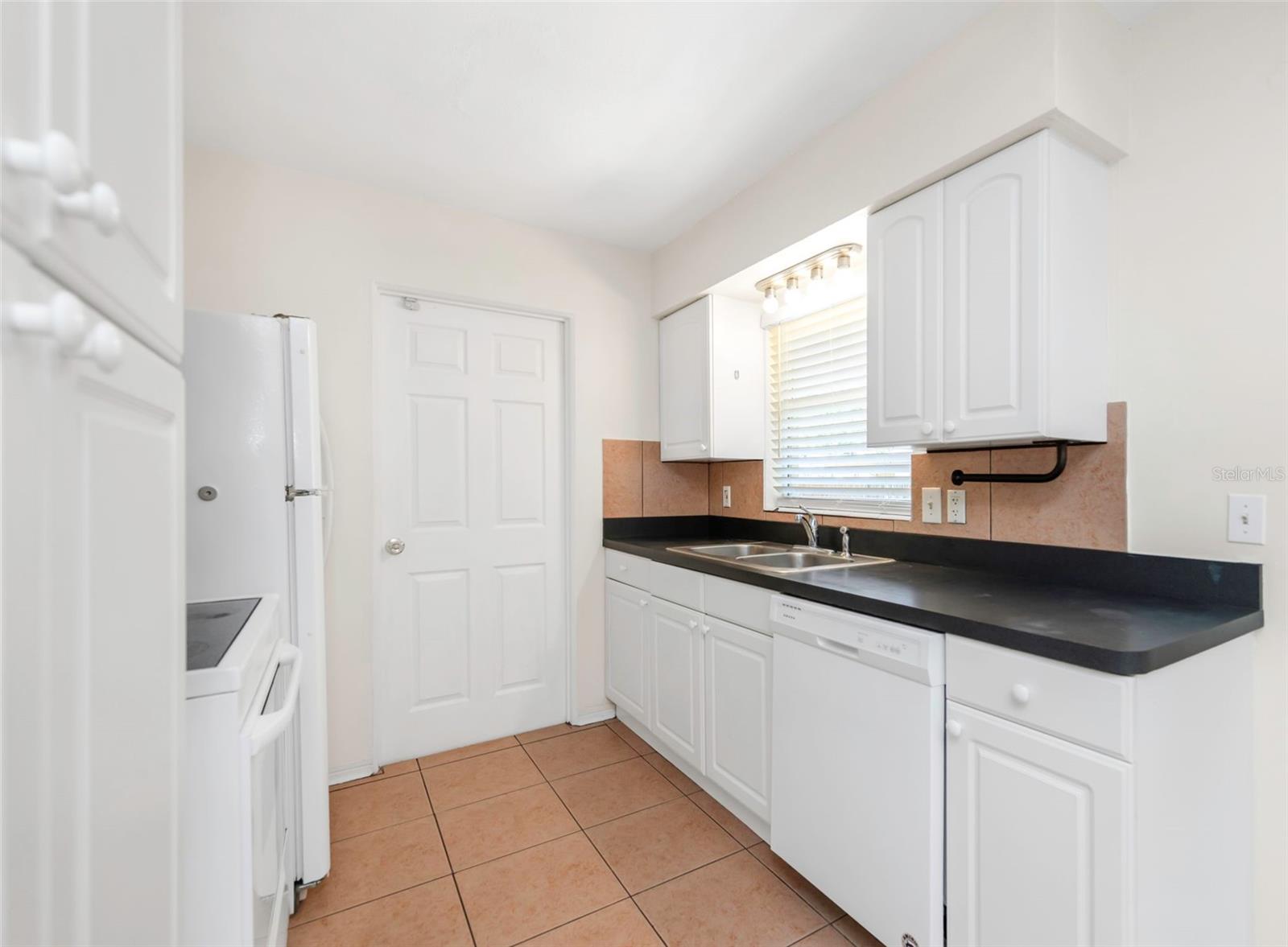 RIDGEWOOD LAKES UNIT - Residential
