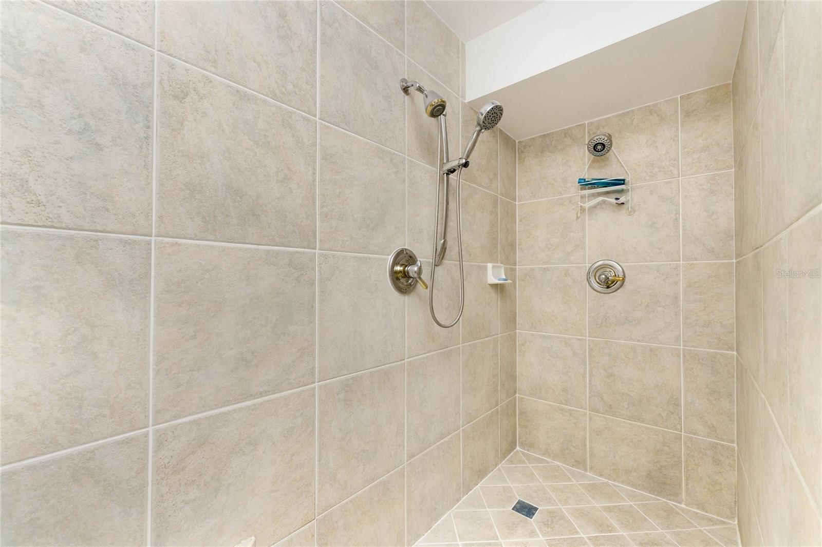 EMERALD POINTE VILLAS PH 02 - Residential