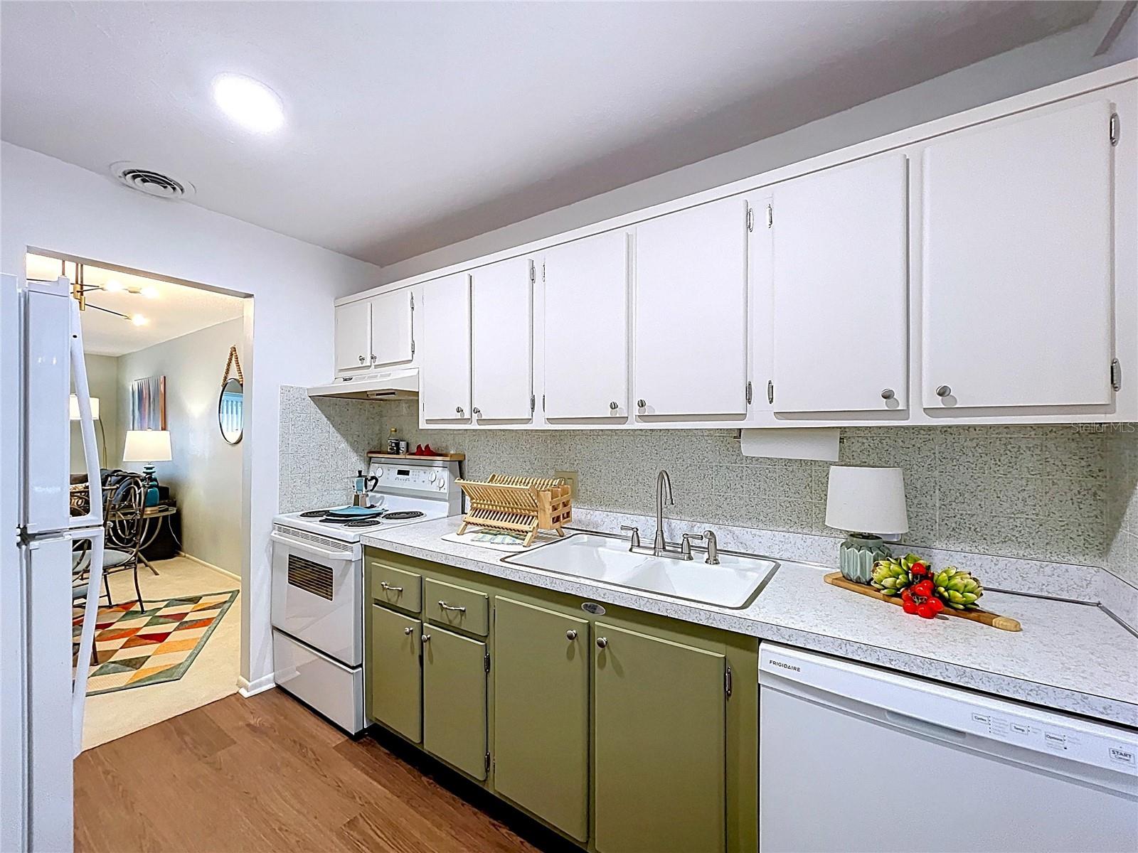 MARILYN PINES CONDO APTS - Residential