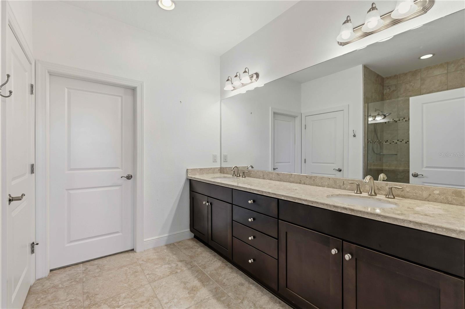 SARASOTA NATIONAL - Residential
