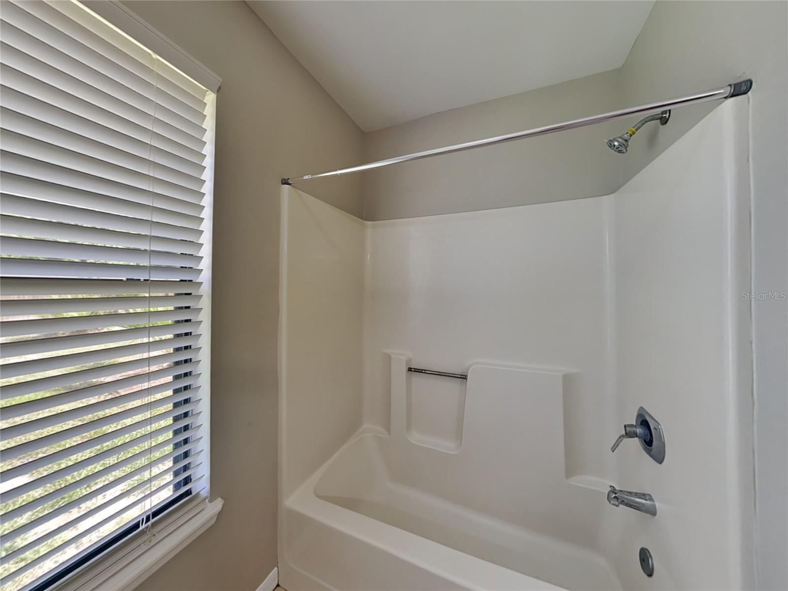 DELONA LAKES UN 32 - Residential Lease